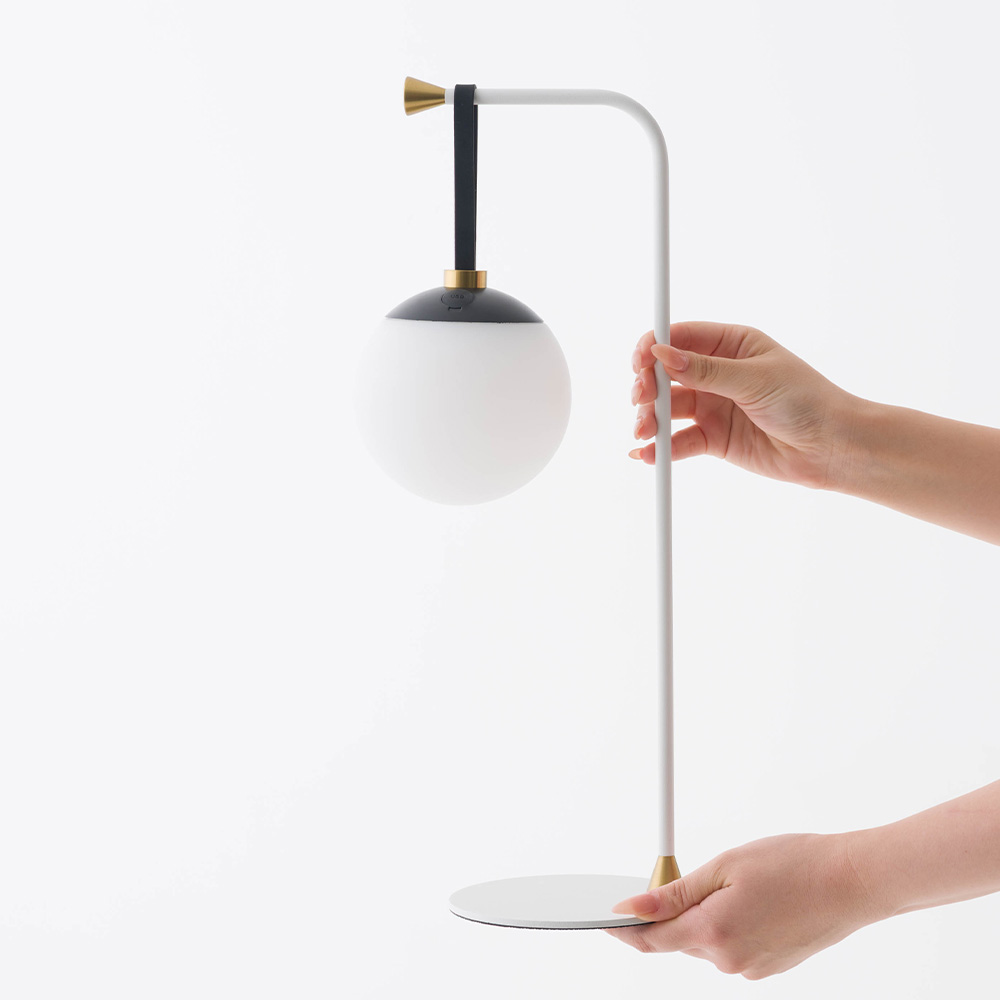 スリムラインポータブルテーブルランプ「Kvist （クヴィスト）」